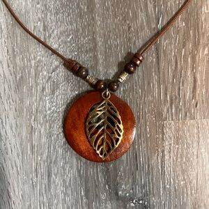 Elegant Brown and Gold Leaf Pendant Necklace